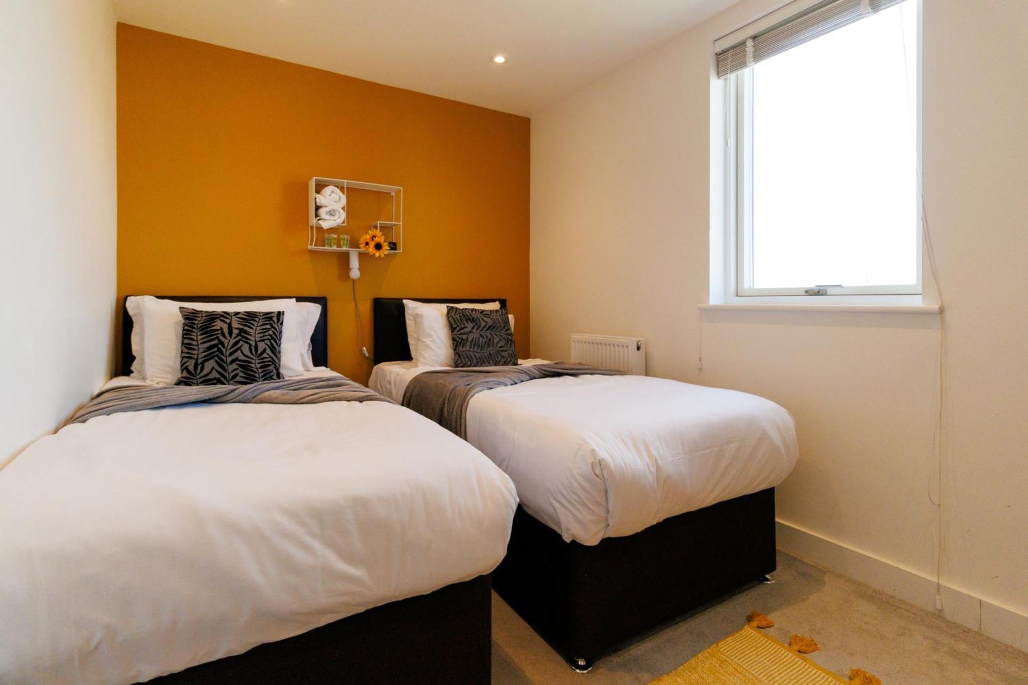 City Centre, Sleeps 7, Stunning Views & Parking, Interconnected Rooms Long Stay Work Contractor Leisure, Diamond Penthouse CBG Eksteriør billede