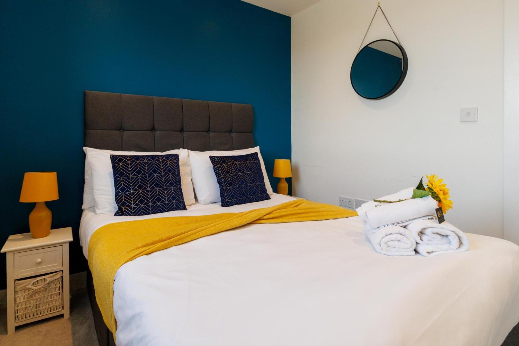 City Centre, Sleeps 7, Stunning Views & Parking, Interconnected Rooms Long Stay Work Contractor Leisure, Diamond Penthouse CBG Eksteriør billede