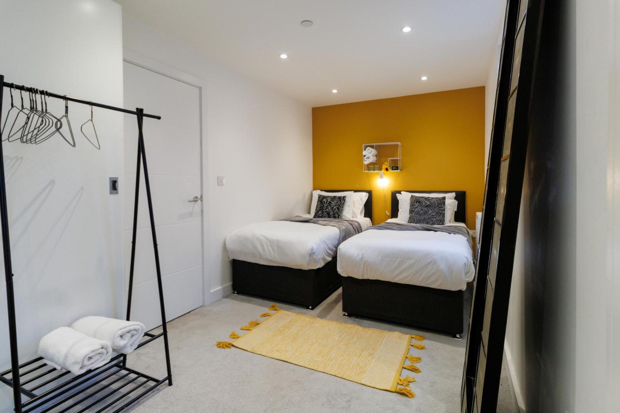 City Centre, Sleeps 7, Stunning Views & Parking, Interconnected Rooms Long Stay Work Contractor Leisure, Diamond Penthouse CBG Eksteriør billede
