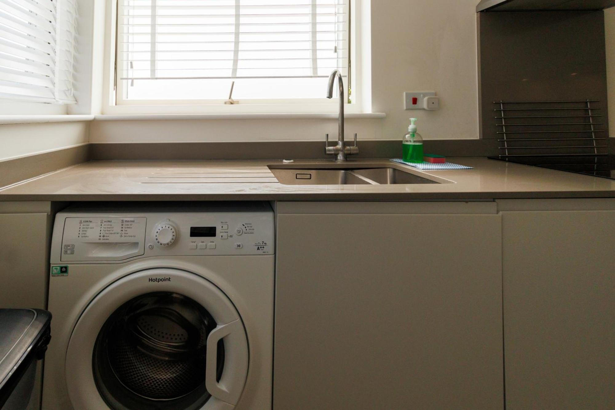 City Centre, Sleeps 7, Stunning Views & Parking, Interconnected Rooms Long Stay Work Contractor Leisure, Diamond Penthouse CBG Eksteriør billede