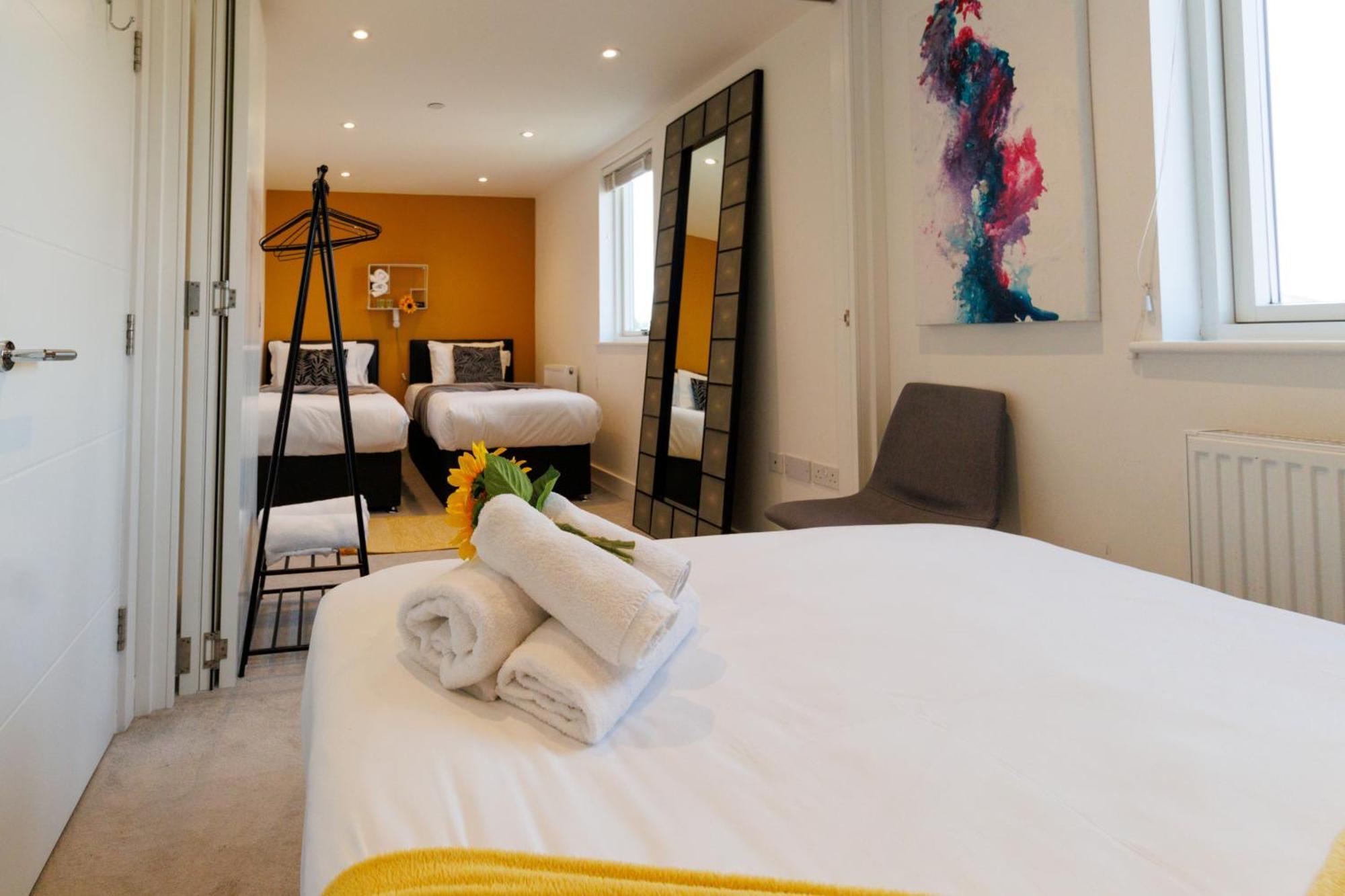 City Centre, Sleeps 7, Stunning Views & Parking, Interconnected Rooms Long Stay Work Contractor Leisure, Diamond Penthouse CBG Eksteriør billede