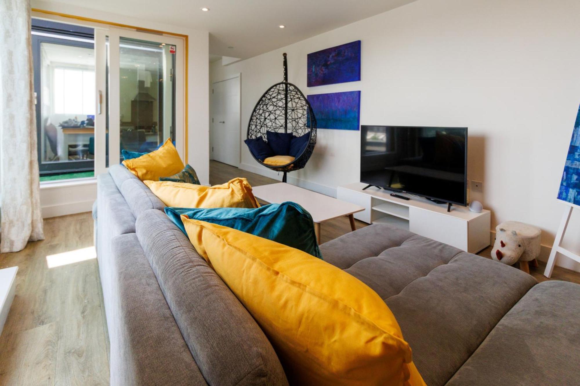 City Centre, Sleeps 7, Stunning Views & Parking, Interconnected Rooms Long Stay Work Contractor Leisure, Diamond Penthouse CBG Eksteriør billede
