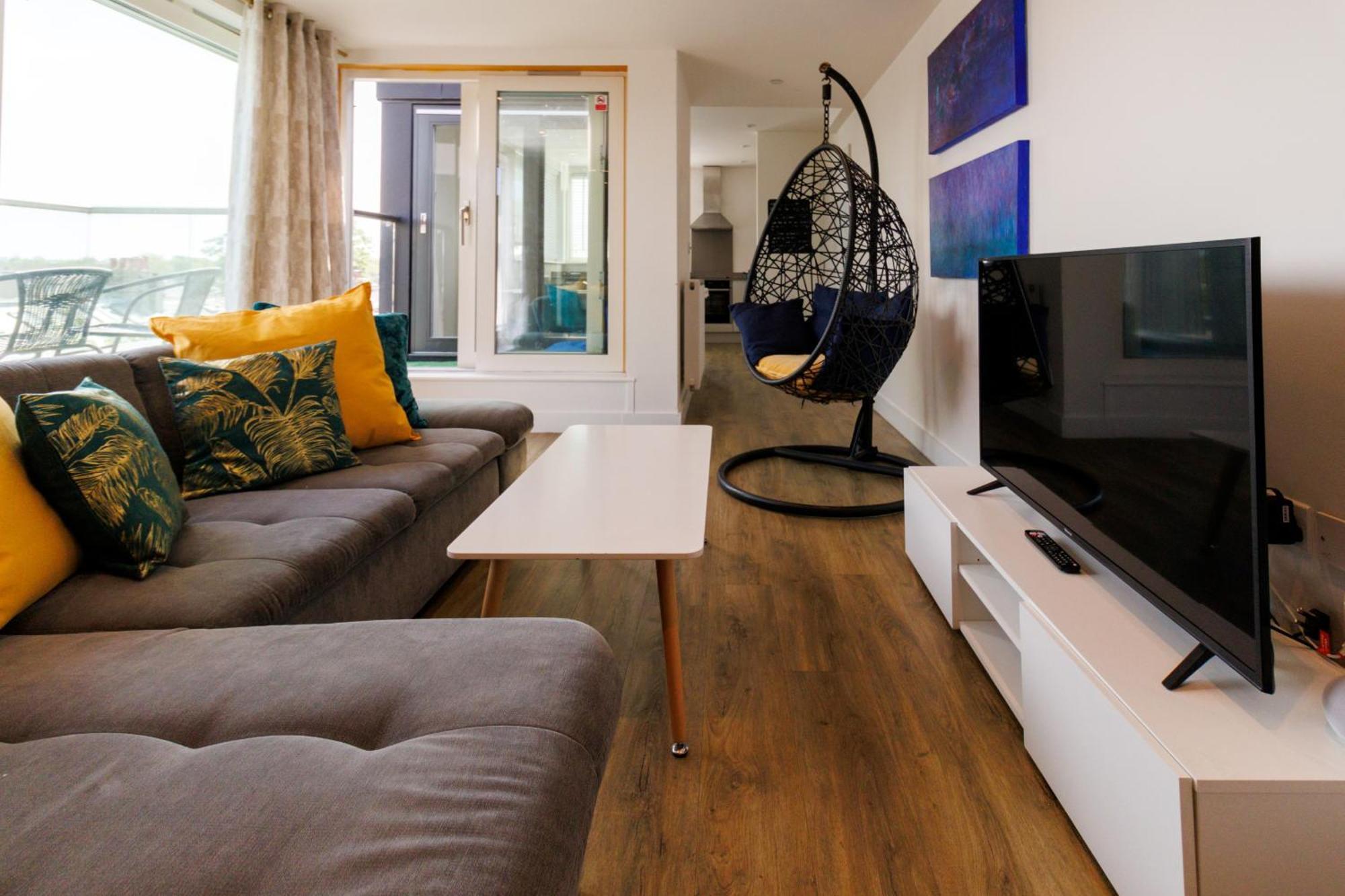 City Centre, Sleeps 7, Stunning Views & Parking, Interconnected Rooms Long Stay Work Contractor Leisure, Diamond Penthouse CBG Eksteriør billede