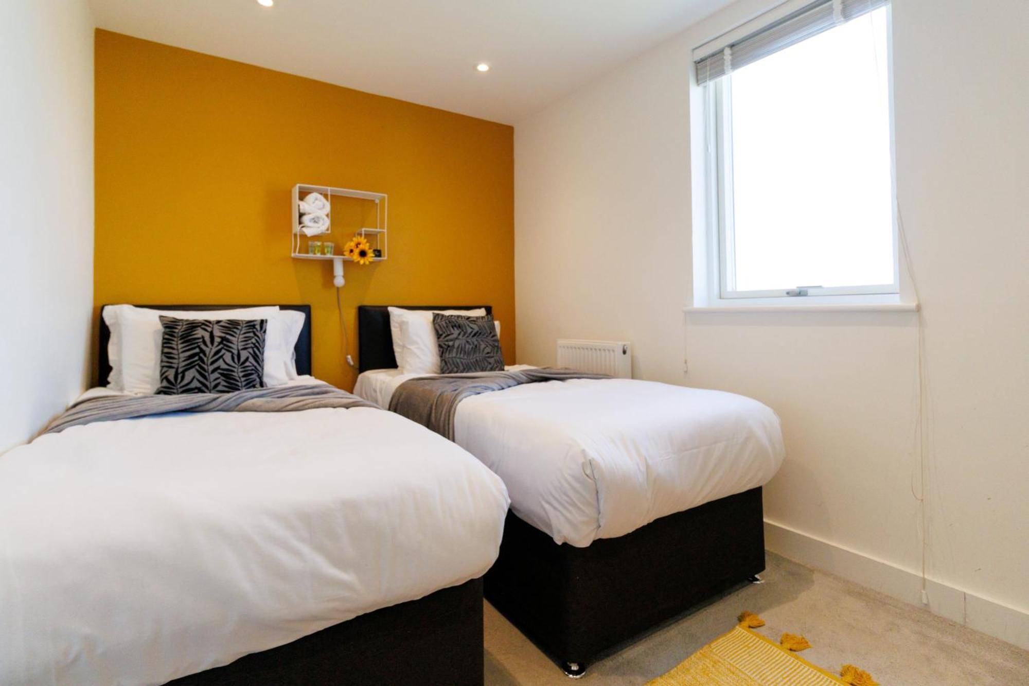City Centre, Sleeps 7, Stunning Views & Parking, Interconnected Rooms Long Stay Work Contractor Leisure, Diamond Penthouse CBG Eksteriør billede
